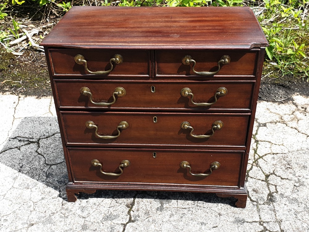 Mahogany apprentice chest of drawers View IV