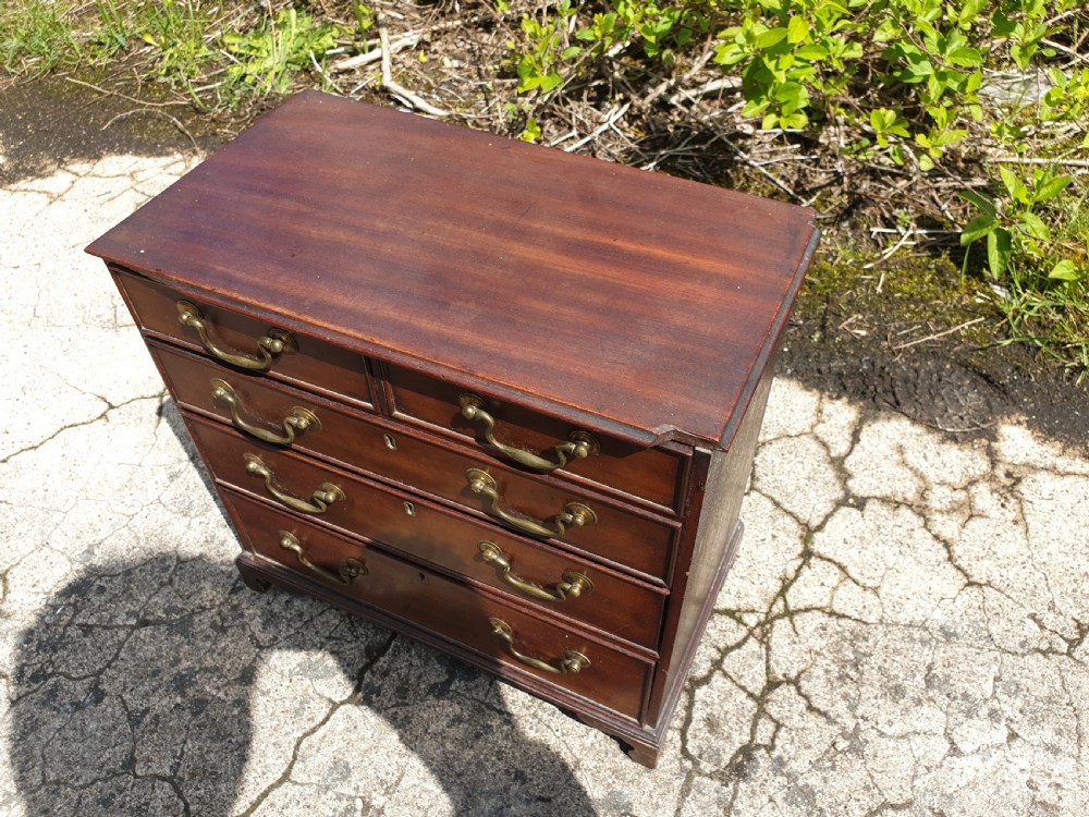 Mahogany apprentice chest of drawers View V