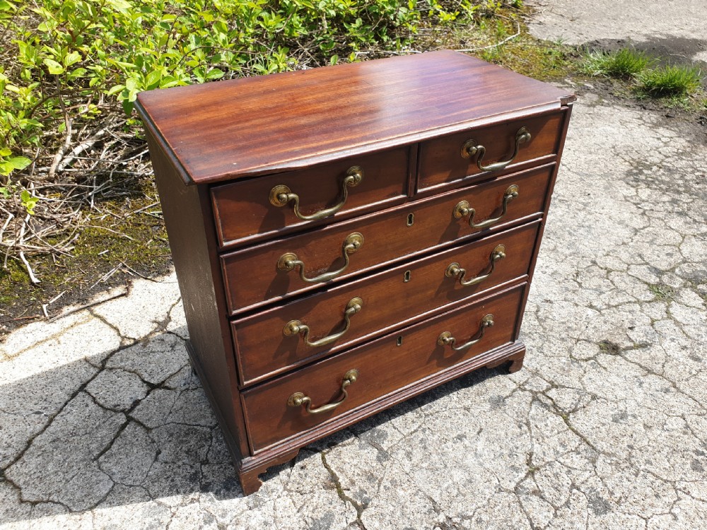 Mahogany apprentice chest of drawers View IX