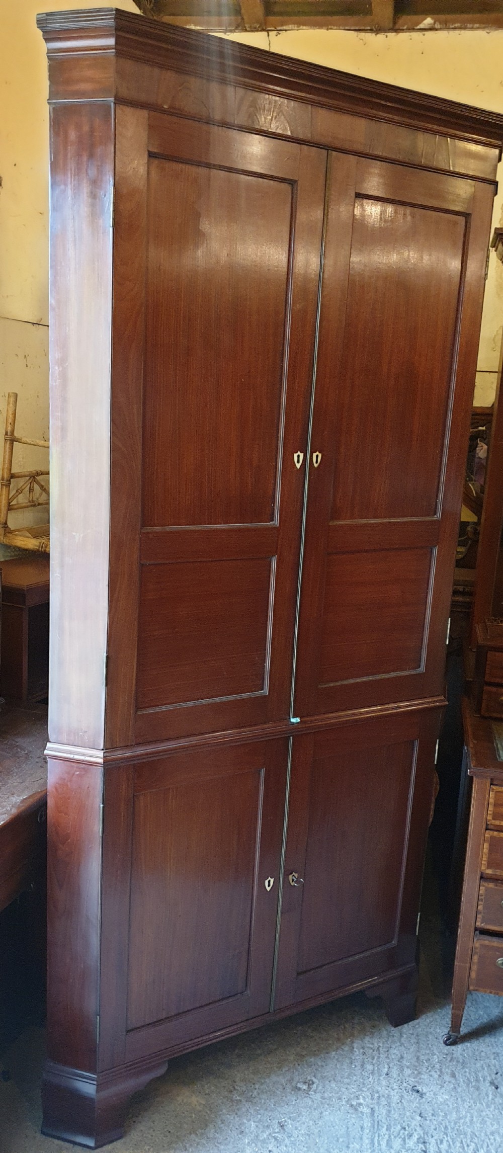 Good Regency mahogany 2 part corner cupboard. 