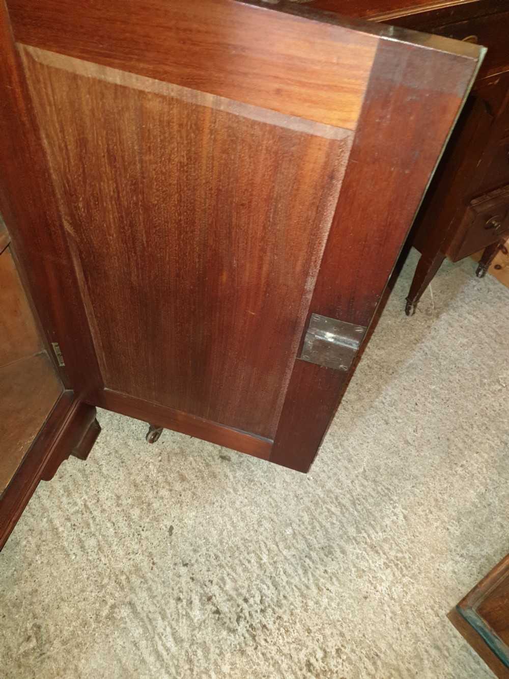 Good Regency mahogany 2 part corner cupboard.  View VIII