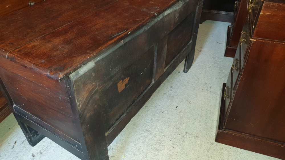 Early 18th century panelled oak coffer View IV