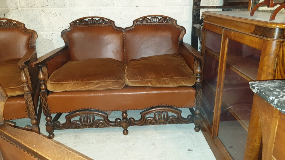 1920s oak 3 piece cottage suite. View II