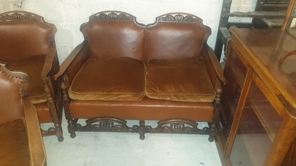 1920s oak 3 piece cottage suite. View X