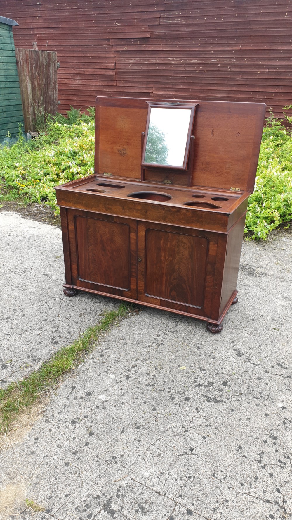 Good quality William IV mahogany washstand with fitted interior.  View II