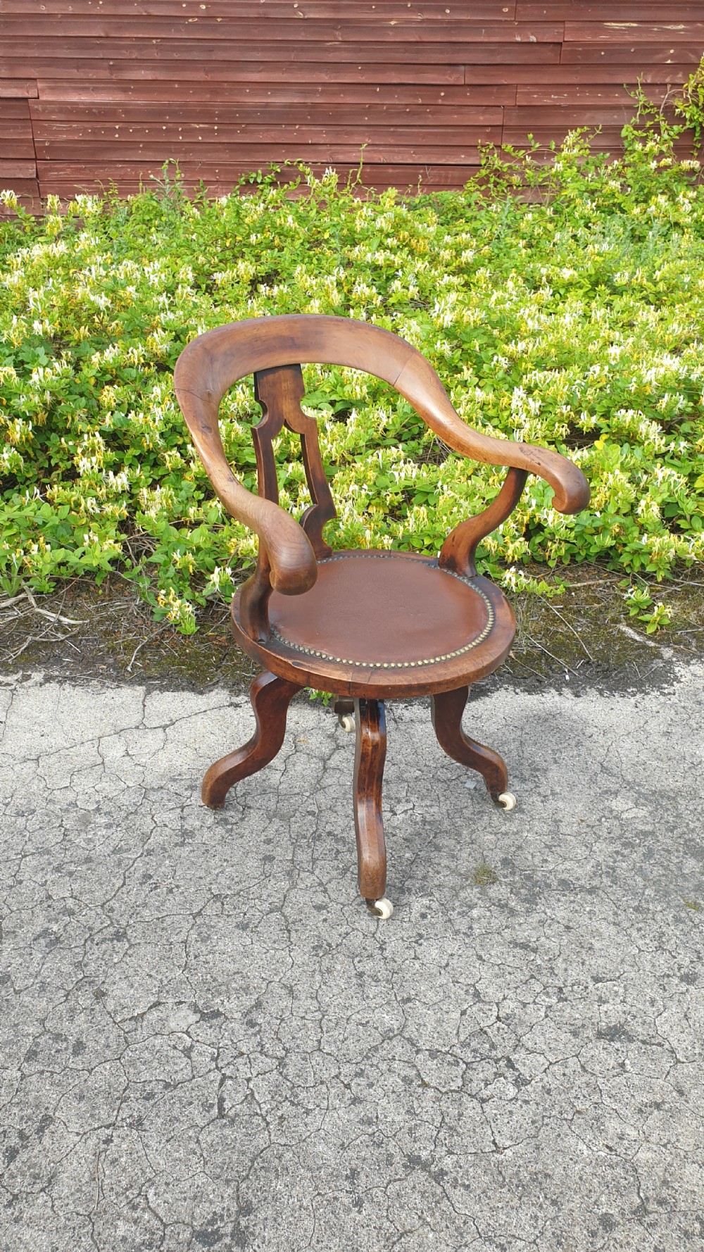 Late Victorian revolving desk armchair. View IV