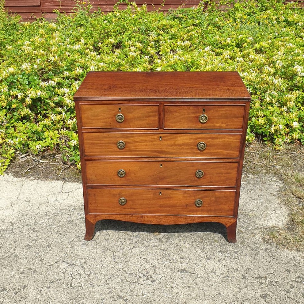 Good Regency mahogany chest of drawers.