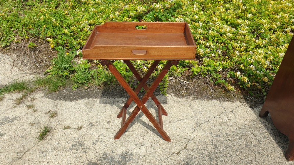Mahogany butlers tray on folding stand. 