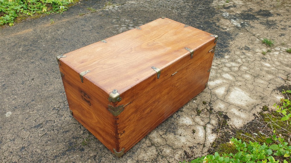 Travelling trunk View III