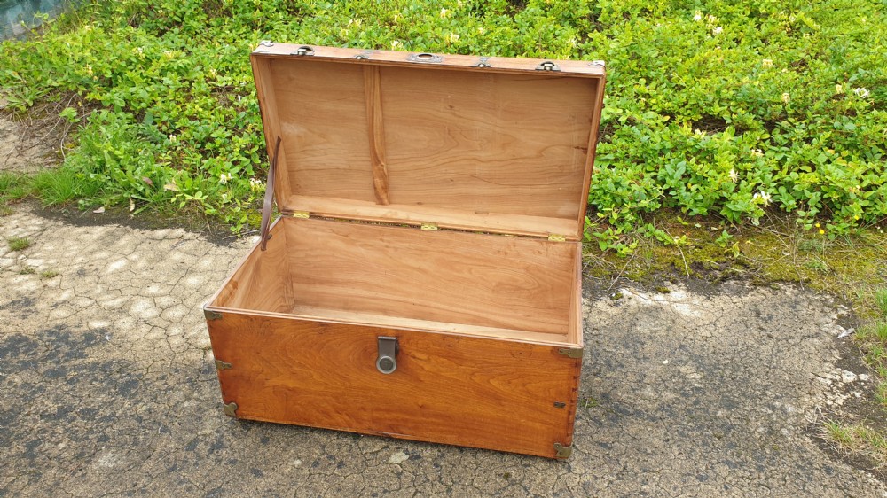 Travelling trunk View IV