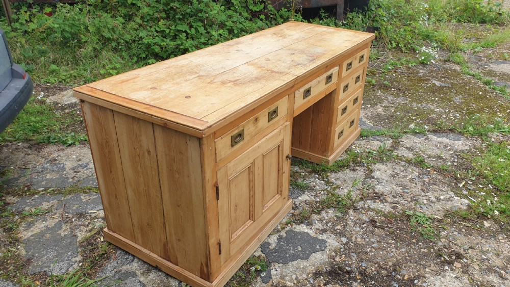 Large late Victorian Great Western Railway station masters desk. View III