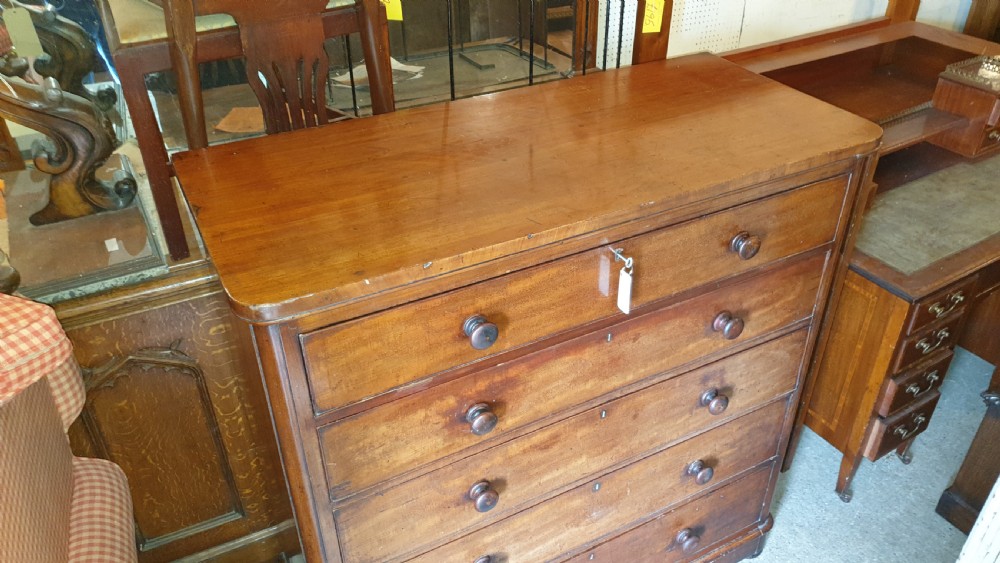 Unusual Victorian mahogany chest of drawers  View IV