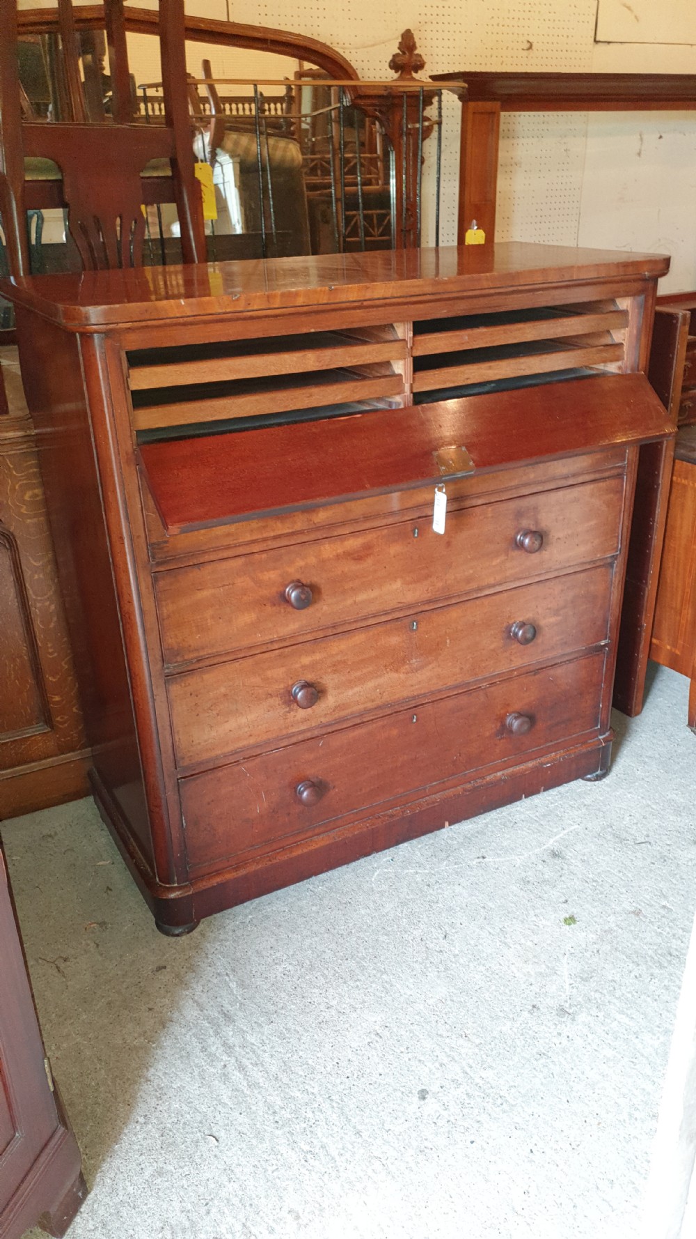 Unusual Victorian mahogany chest of drawers  View V