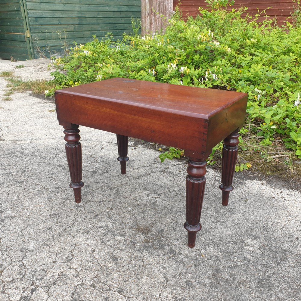 Early Victorian mahogany bidet occasional table, with a Gillows design leg.