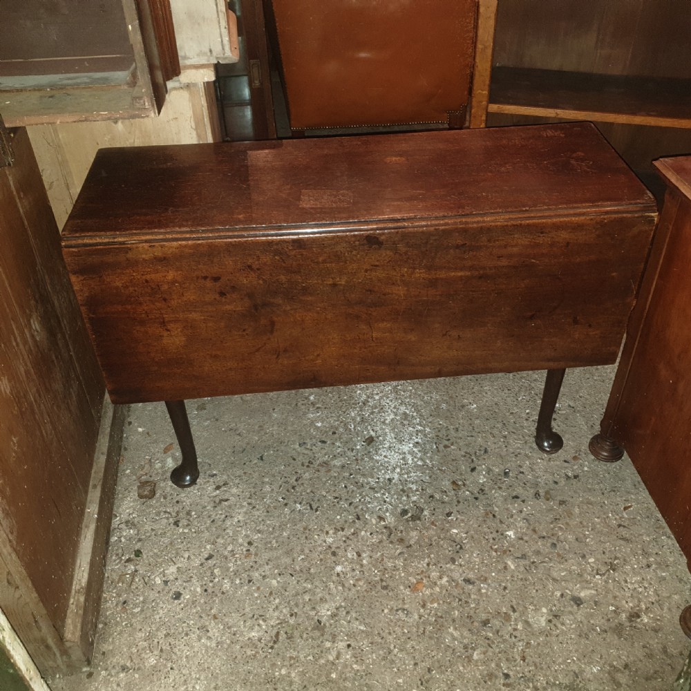 Late Georgian mahogany cottage drop flap dining table 