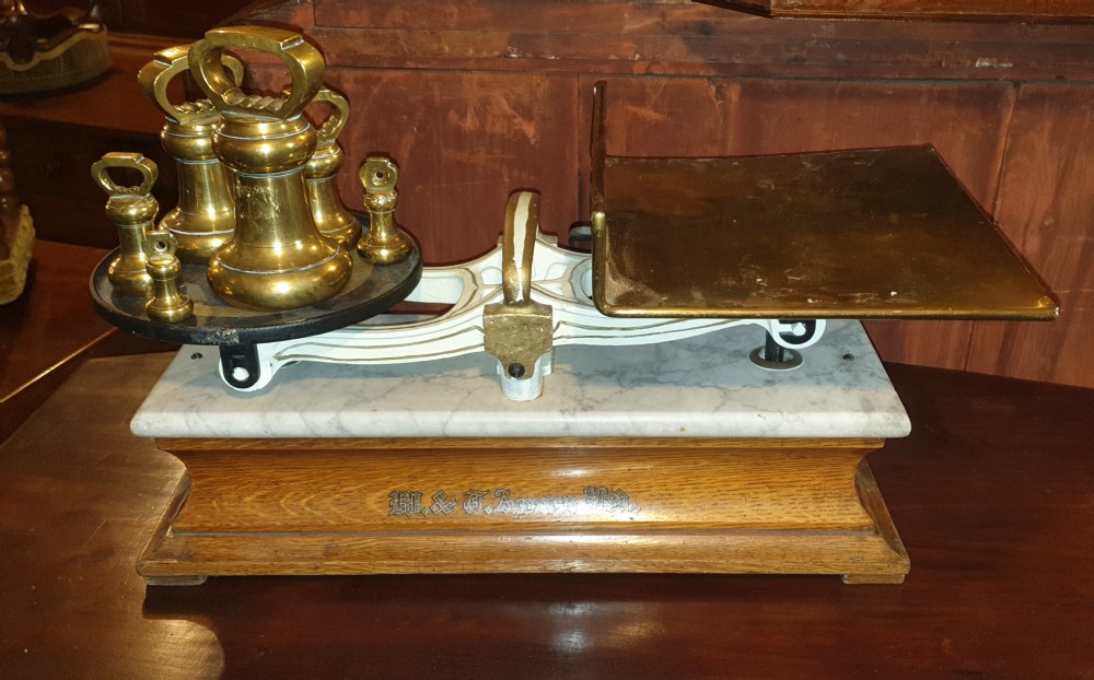 Early 20th century Avery kitchen or shop scales, with brass weights