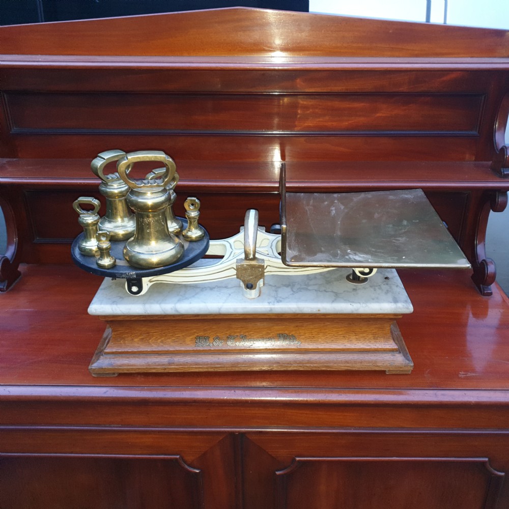 Early 20th century Avery kitchen or shop scales, with brass weights View IV