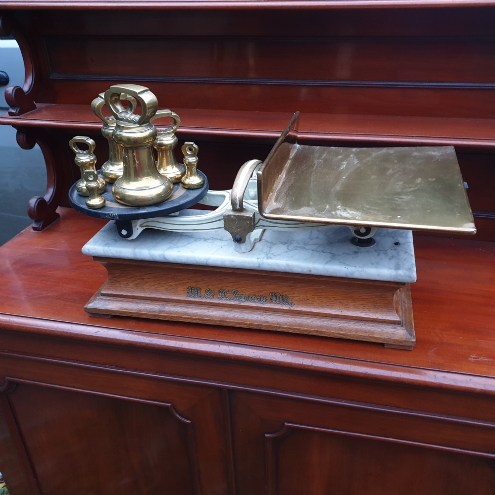 Early 20th century Avery kitchen or shop scales, with brass weights View V