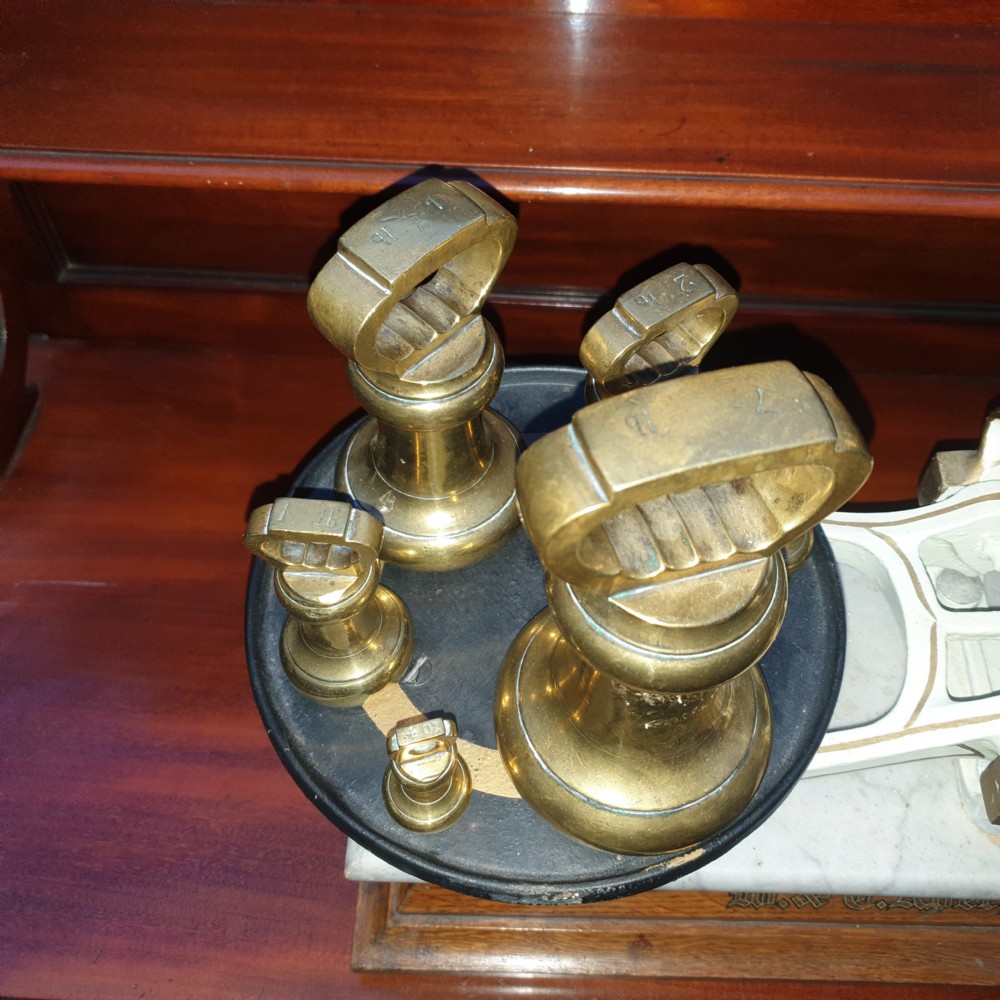 Early 20th century Avery kitchen or shop scales, with brass weights View VI