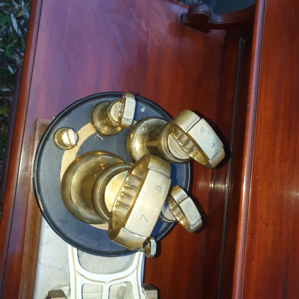 Early 20th century Avery kitchen or shop scales, with brass weights View VII