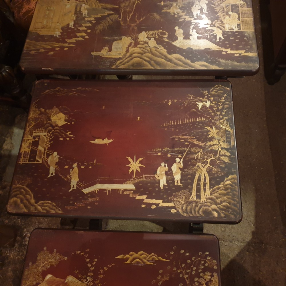 Nest of 4 lacquered tables  View IX