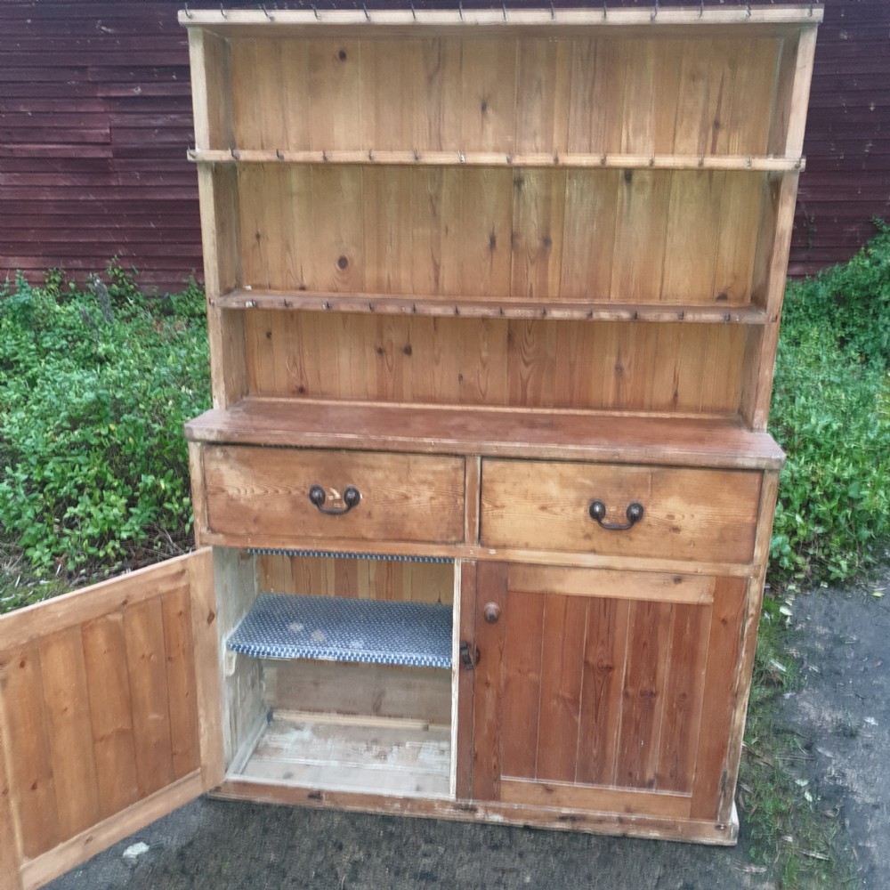 Small Victorian cottage pine dresser  View II