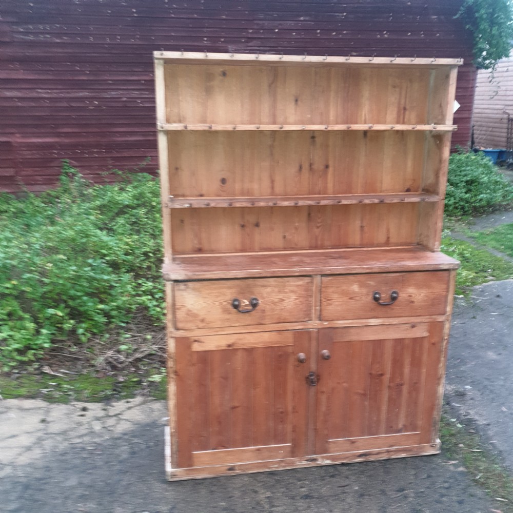 Small Victorian cottage pine dresser  View V