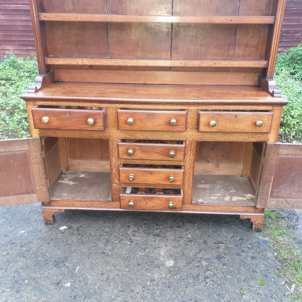Early Victorian Welsh oak and mahogany dresser  View II