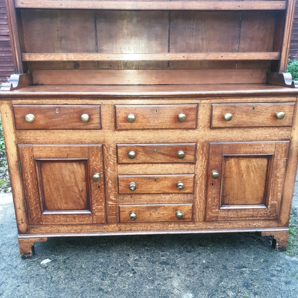 Early Victorian Welsh oak and mahogany dresser  View IV
