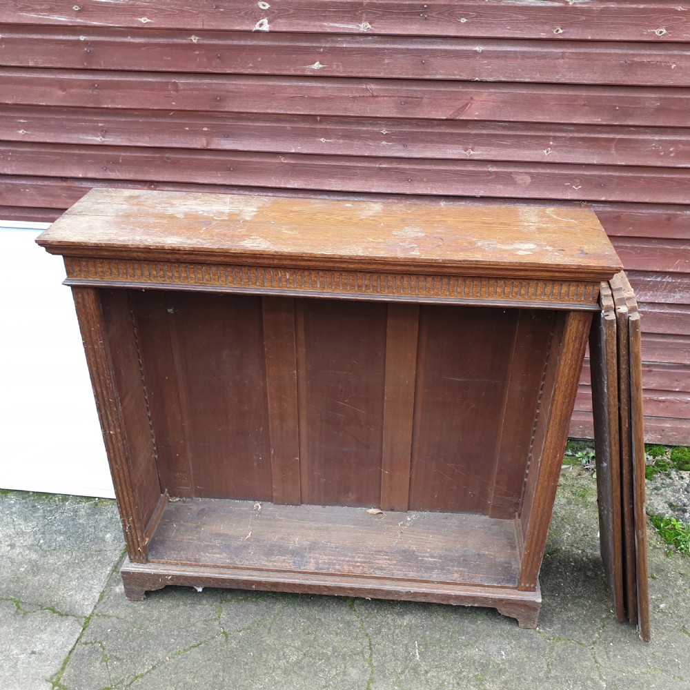 Edwardian oak bookcase with 3 adjustable shelves.  View III