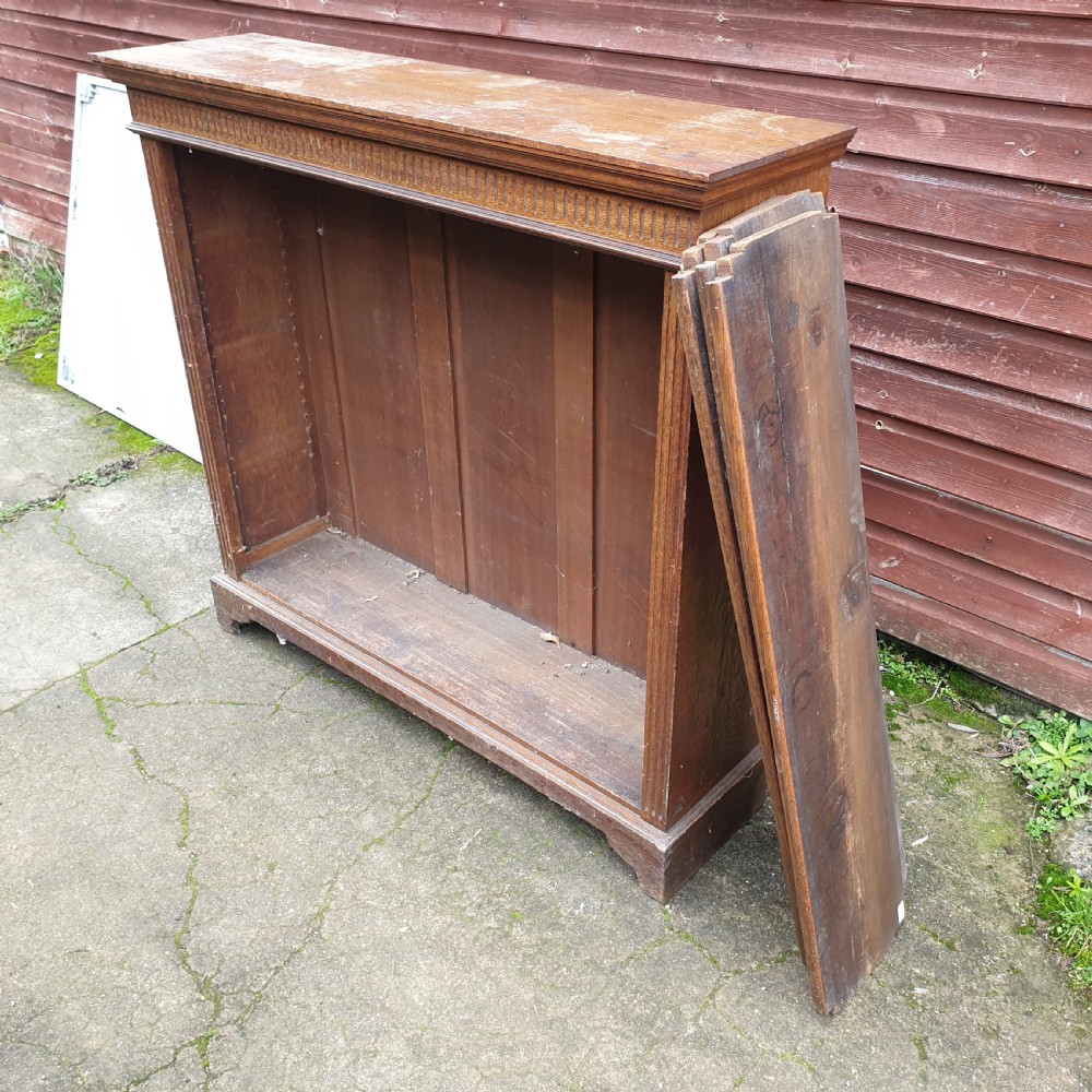 Edwardian oak bookcase with 3 adjustable shelves.  View IV