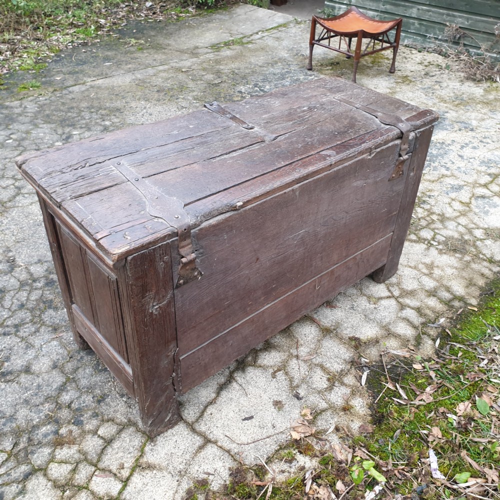 18th century coffer View III