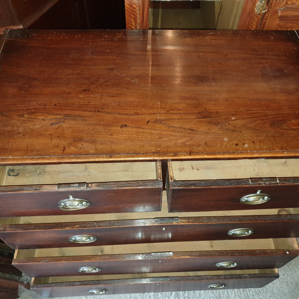 Late Georgian oak chest of drawers  View II