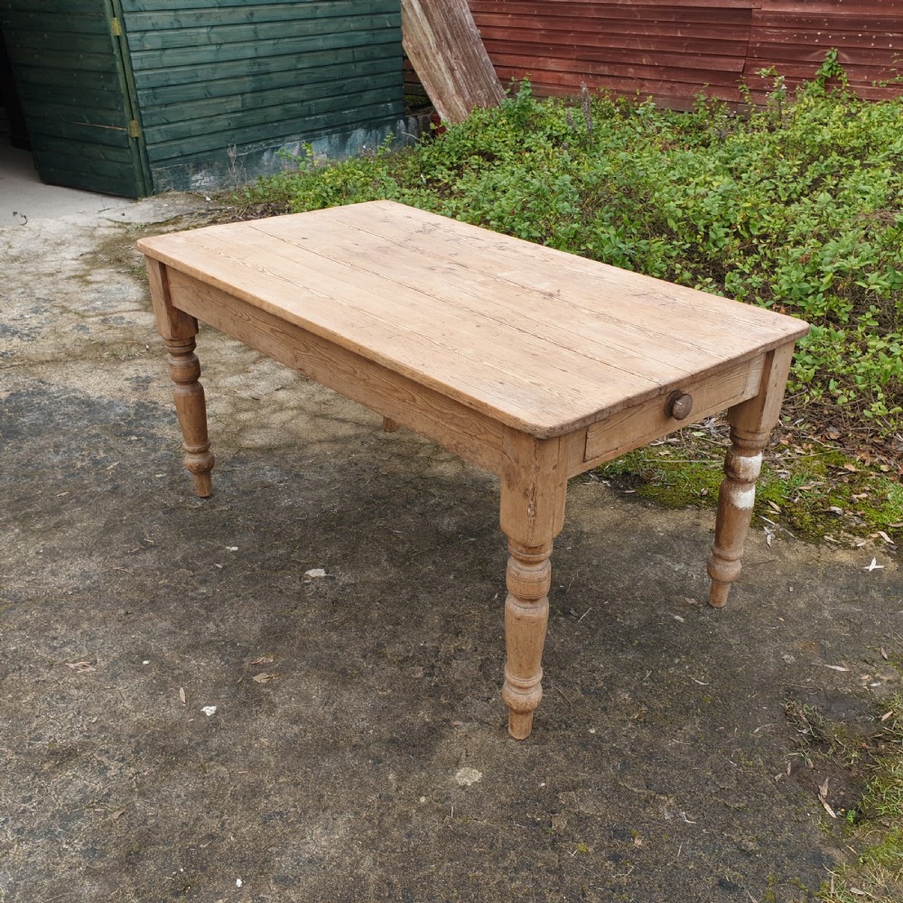 Late Victorian farmhouse pine kitchen table 