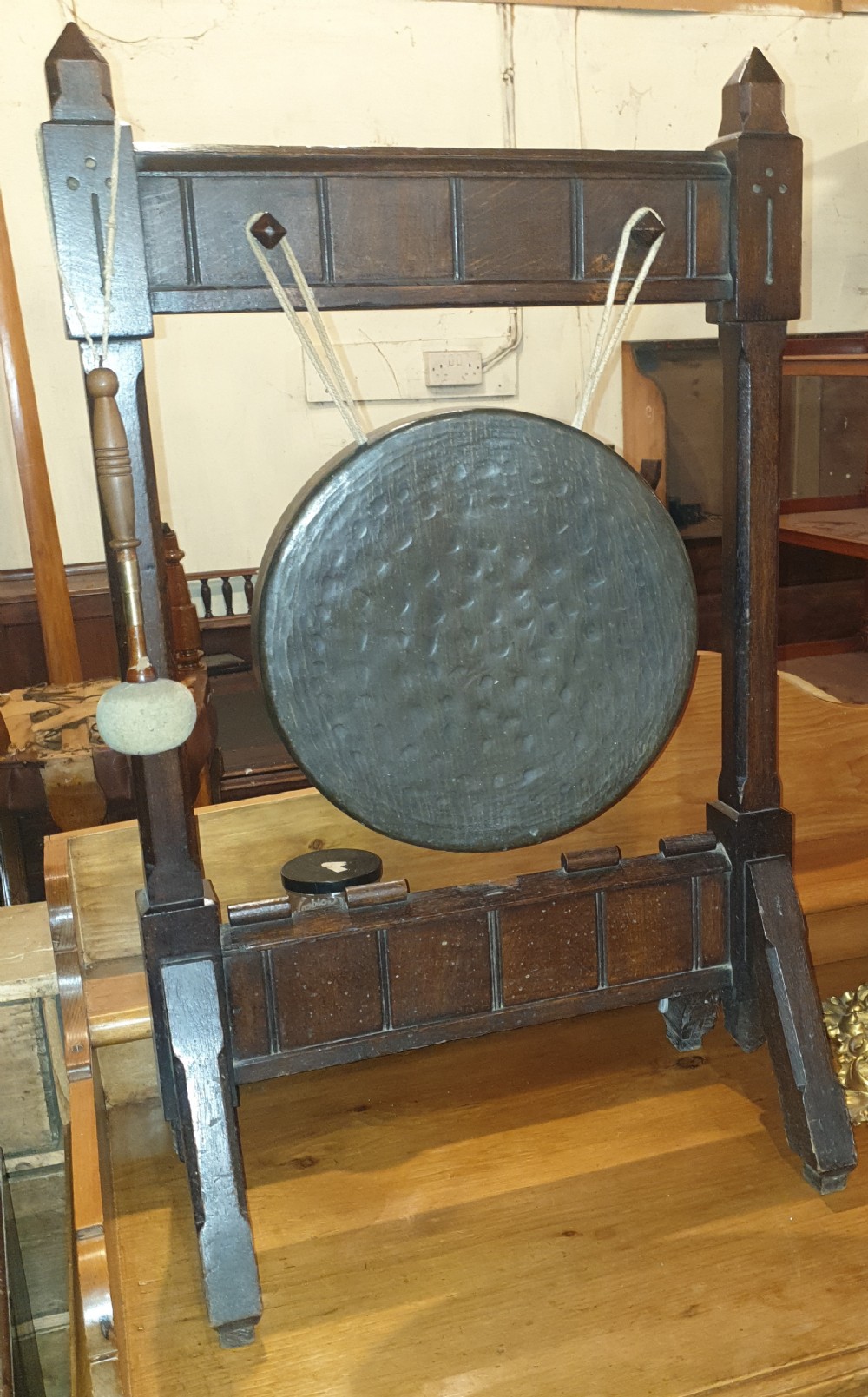Late Victorian oak Gothic dinner gong. 