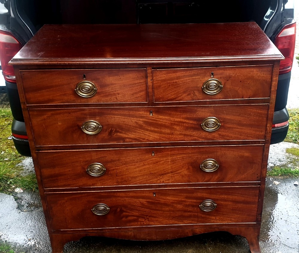 Regency mahogany chest of drawers. 