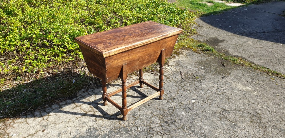 Early  19th century dough bin  View III