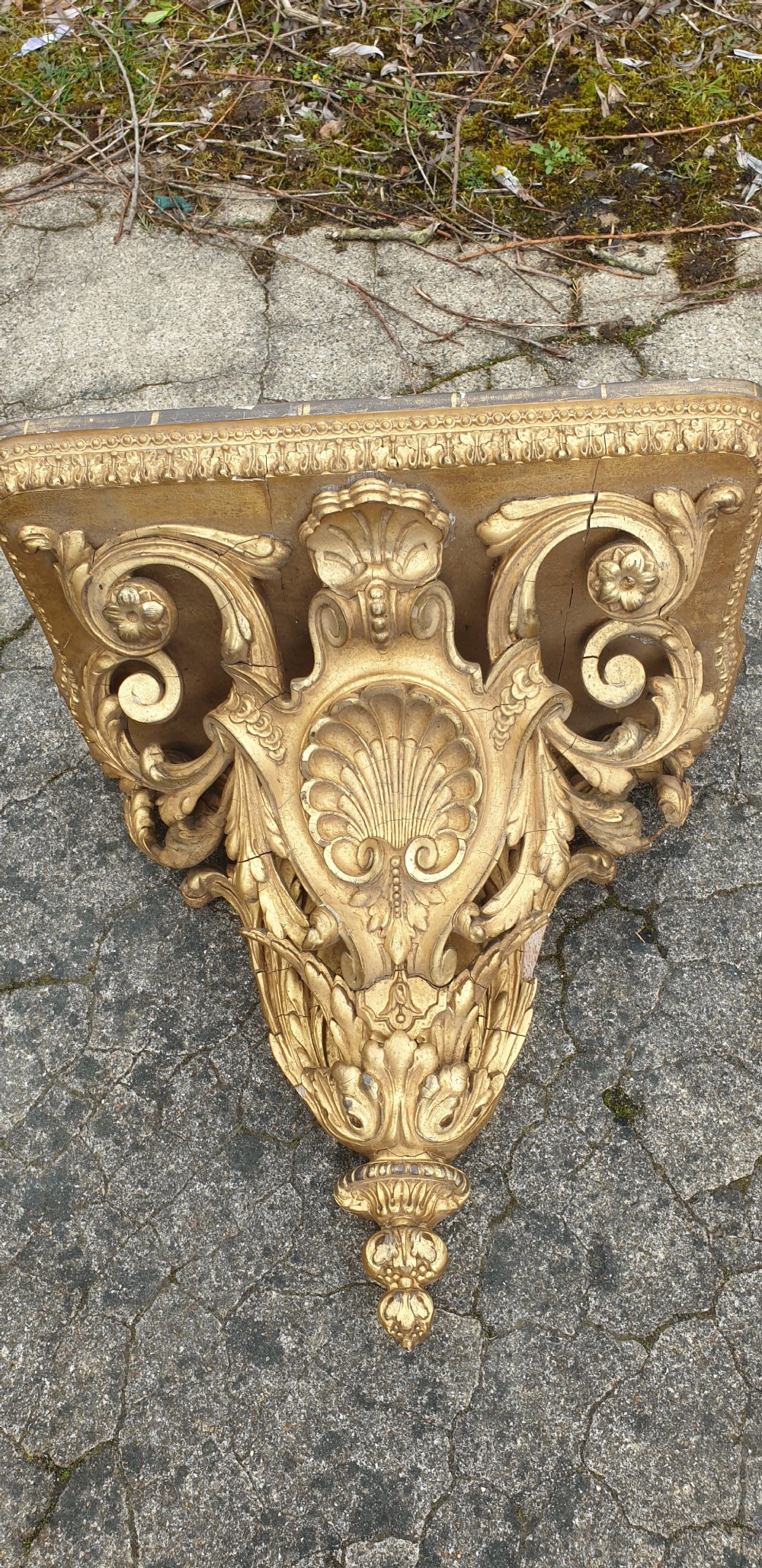 Large 19th century gilt clock wall bracket. View III