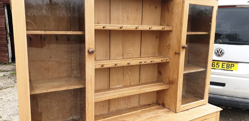 Early Victorian Welsh pine kitchen dresser  View IV