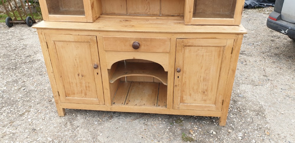 Early Victorian Welsh pine kitchen dresser  View VI