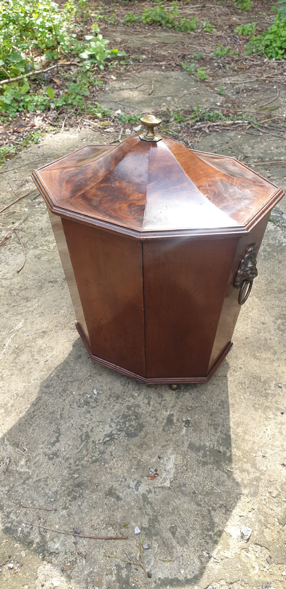 Small mahogany 19th century wine cooler. 