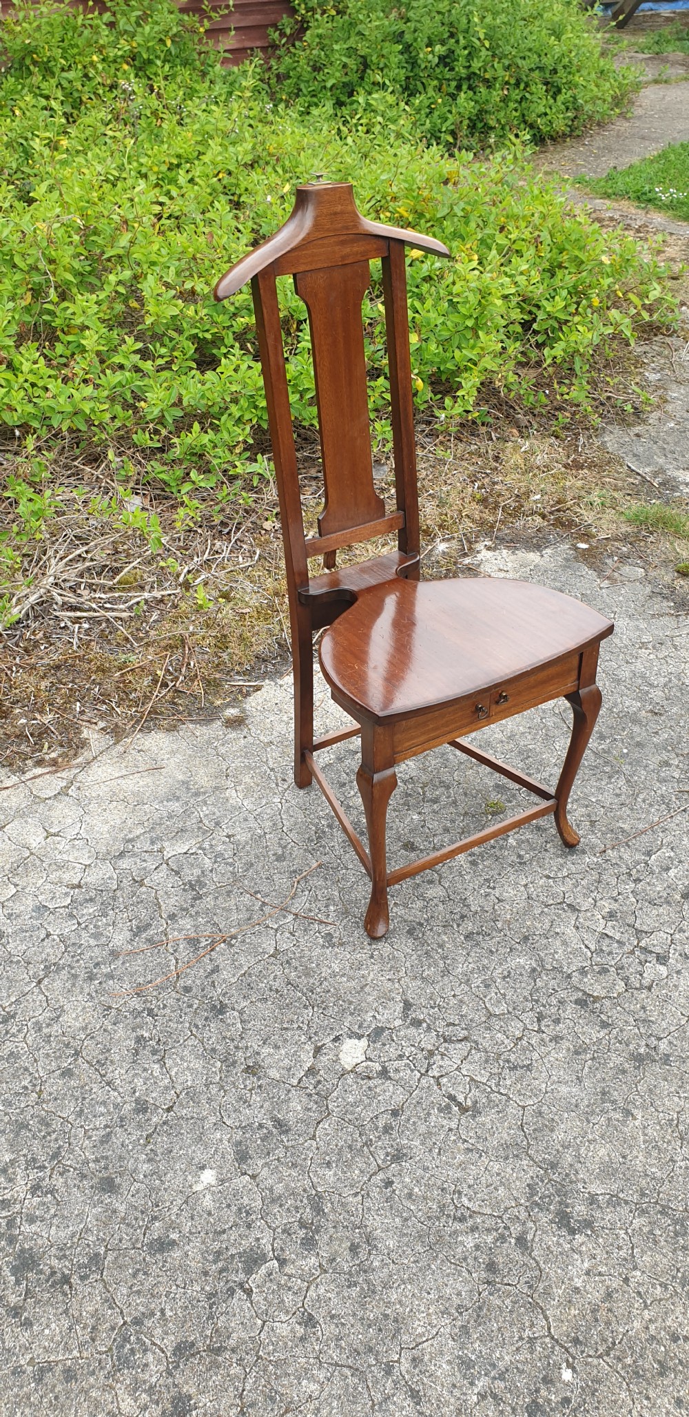 Gentleman's valet stand, with 2 swivel drawers. View III