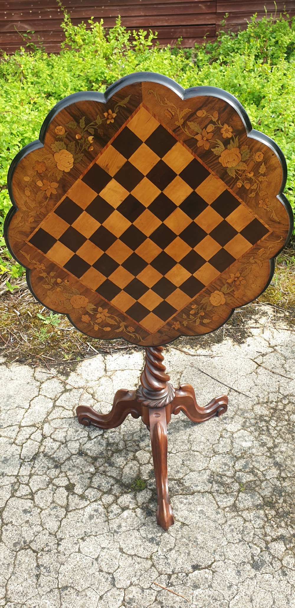 Good Victorian inlaid tip top chess table, good size. View II