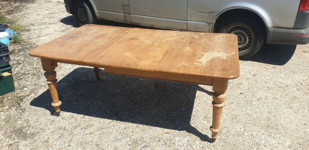 Practical late Victorian ash 8 seater extending kitchen table 