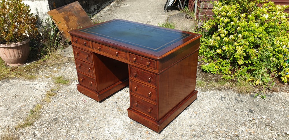 Victorian mahogany pedestal desk 