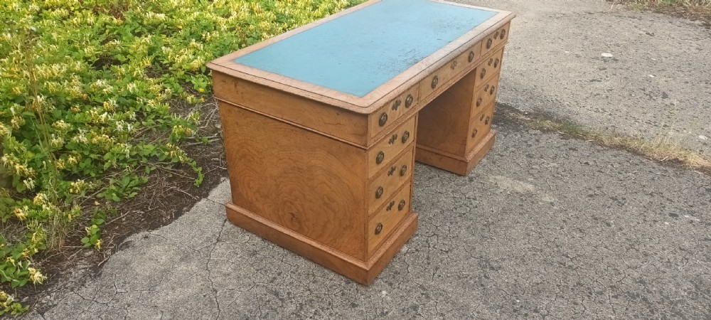 Good quality Victorian burr oak kneehole pedestal desk  View IV