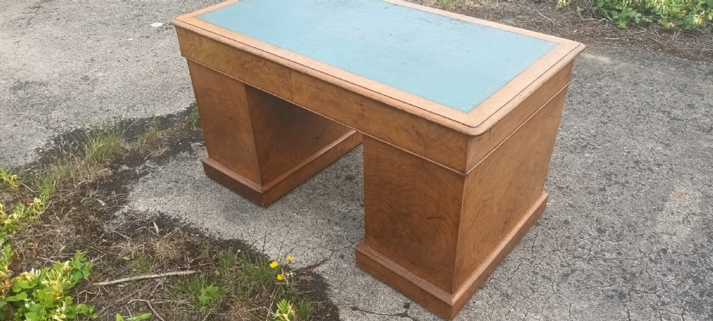 Good quality Victorian burr oak kneehole pedestal desk  View VI
