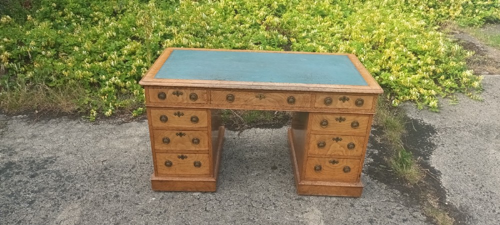 Good quality Victorian burr oak kneehole pedestal desk  View VIII