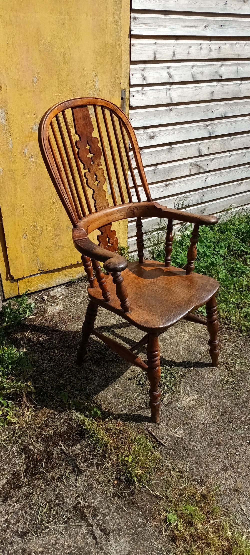 Victorian yew wood Windsor armchair. View VI