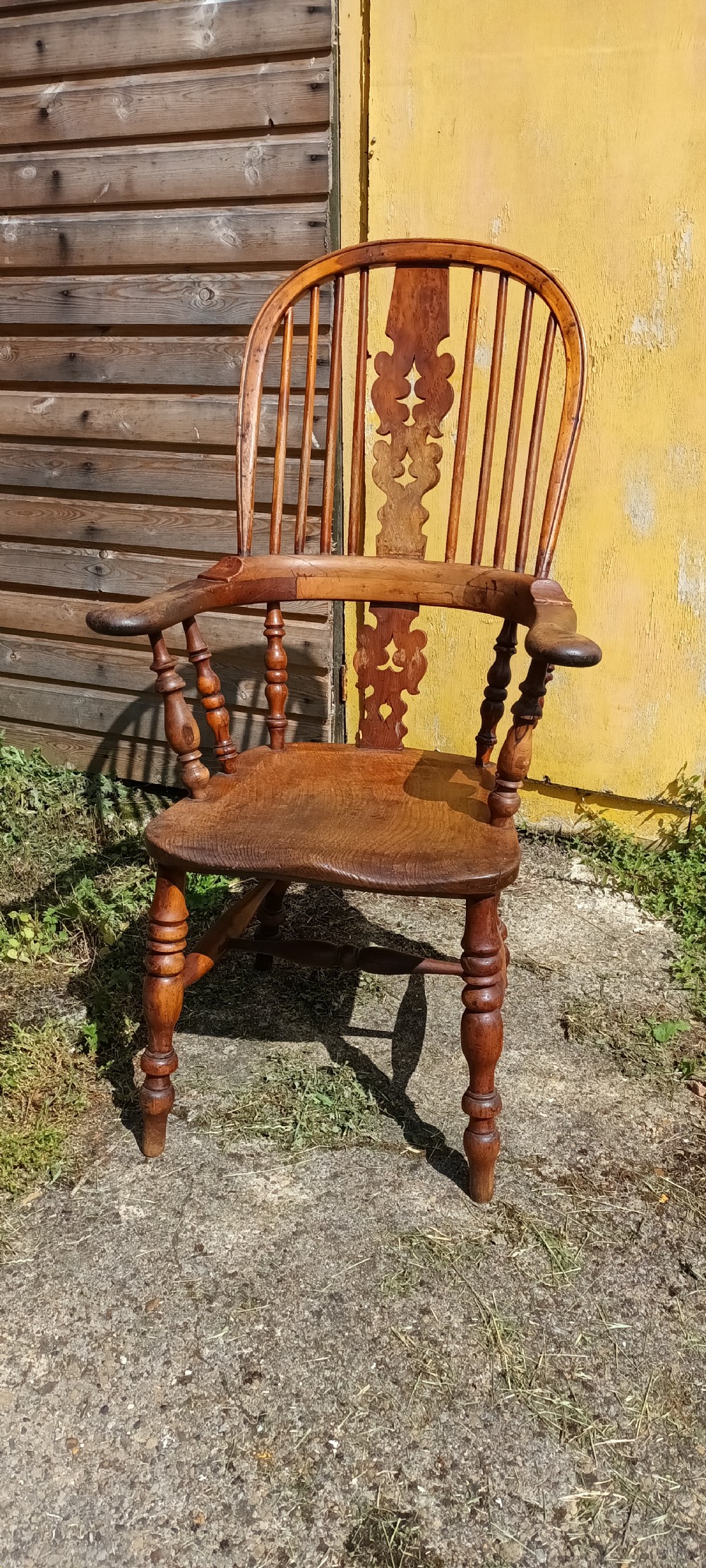 Victorian yew wood Windsor armchair. View VIII